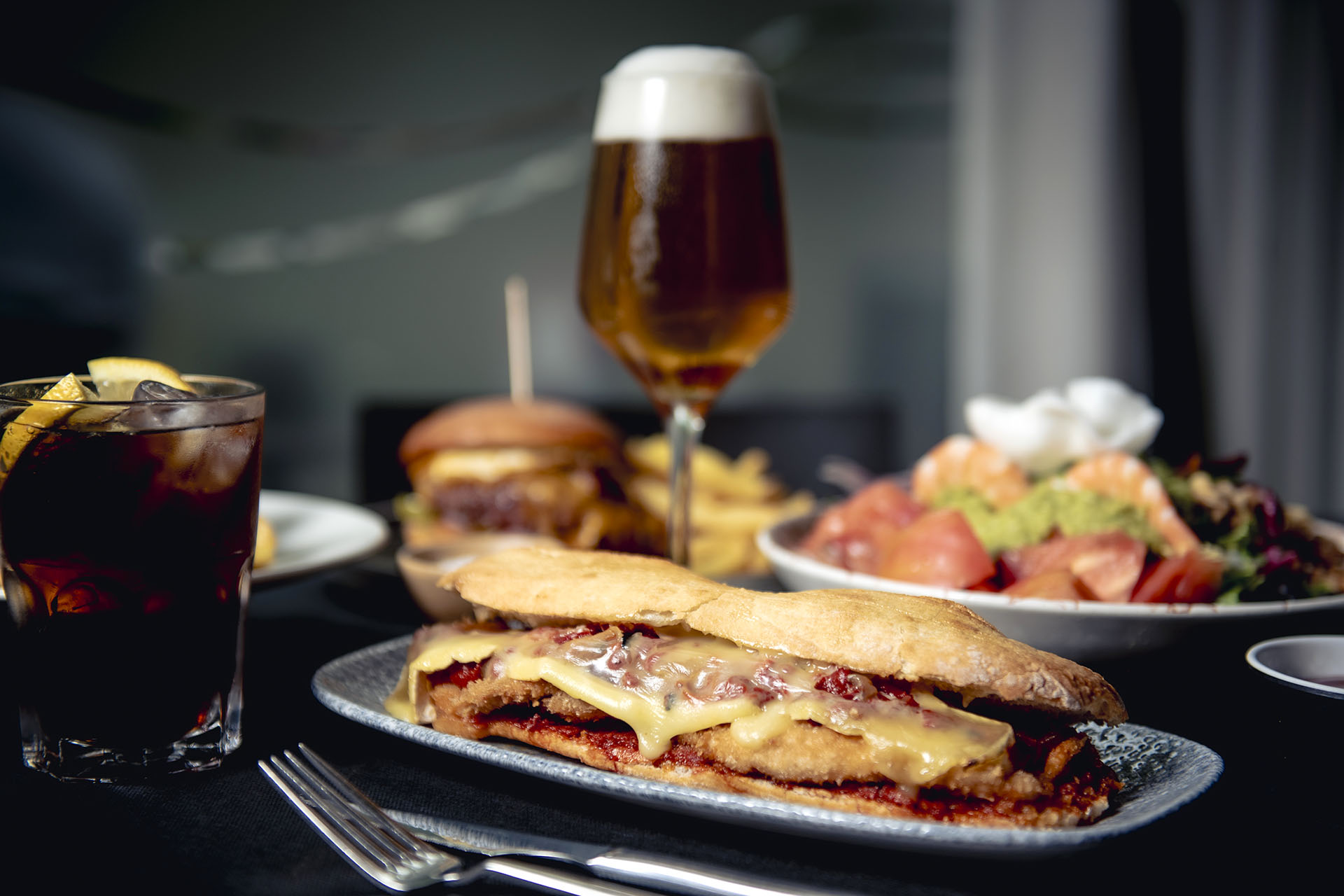 Bocadillos y Hamburguesas en Zaragoza Carta Garnet Restaurante